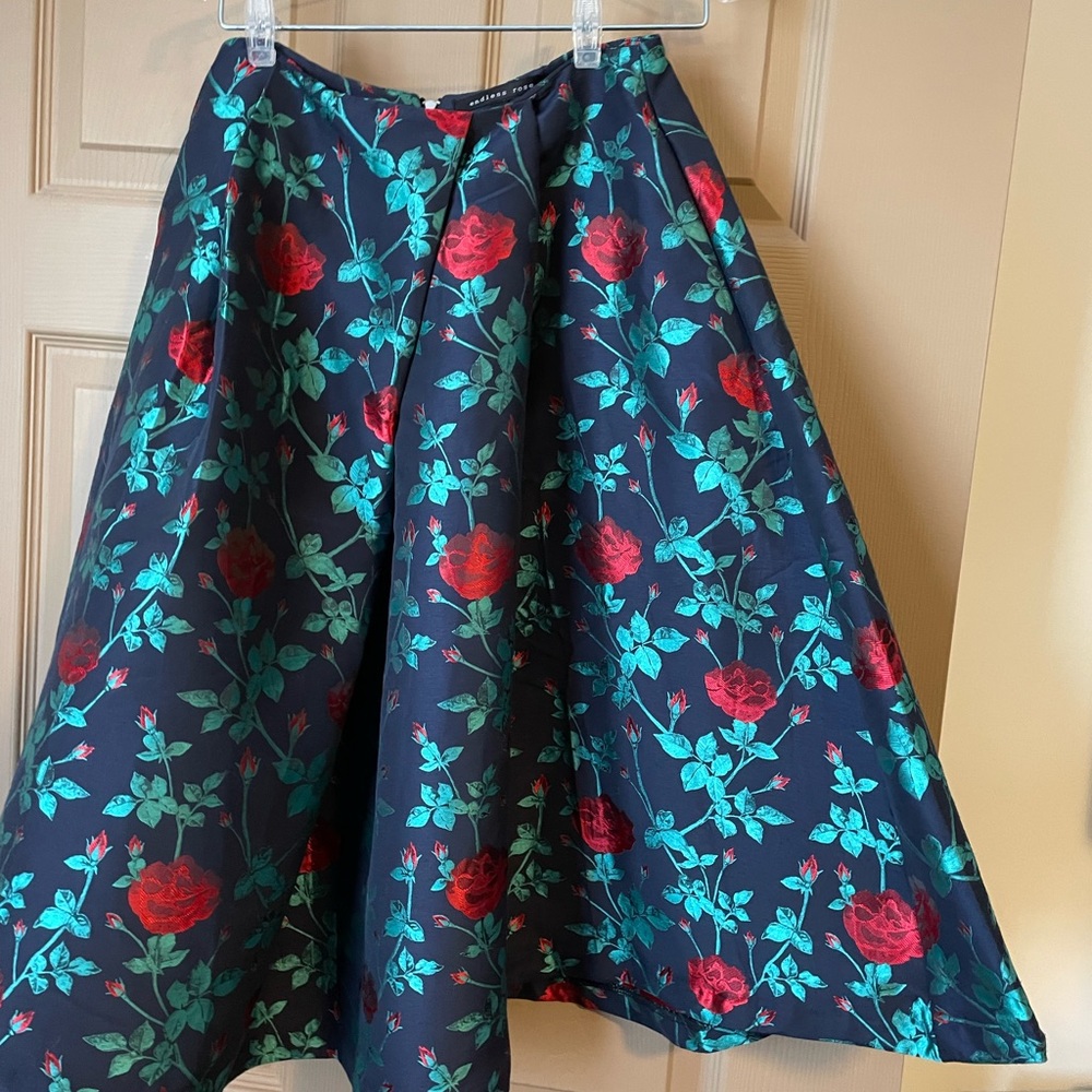 Endless Rose Floral full skirt - Picture 3 of 4